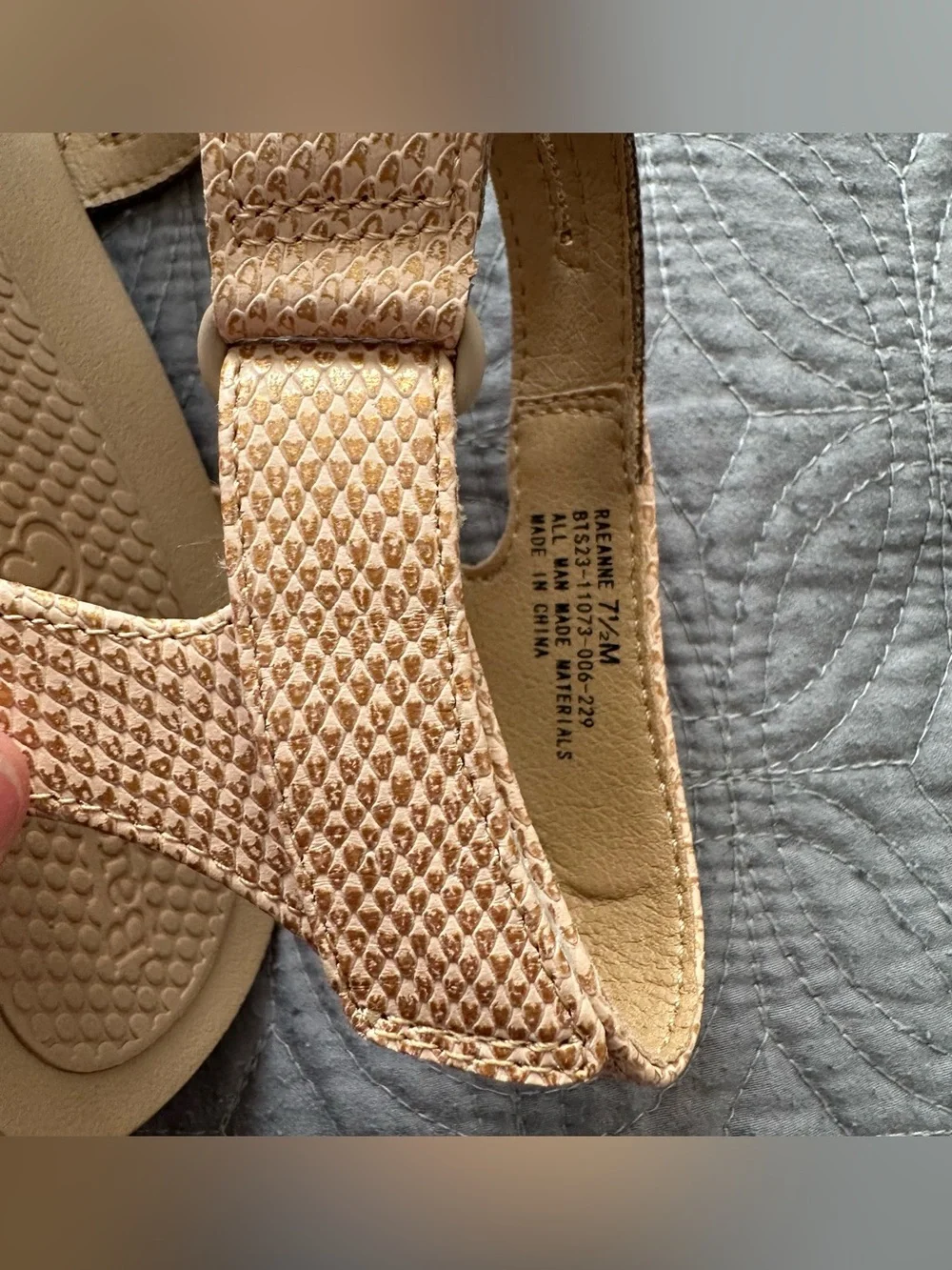 Baretraps Raeanne Strappy Wedge Sandals Gold/Beige Metallic - Size 7.5M